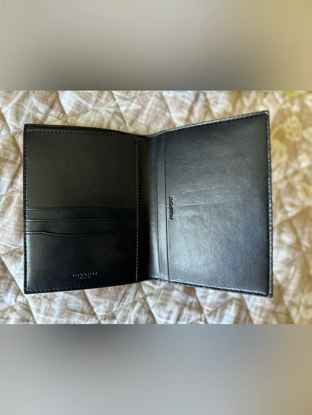 🆕 Coach Limited Edition Vandal Gummy Passport Wallet – NWT – 100% Authentic